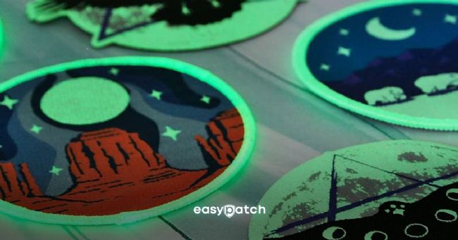 Ce sunt peticele care strălucesc în întuneric